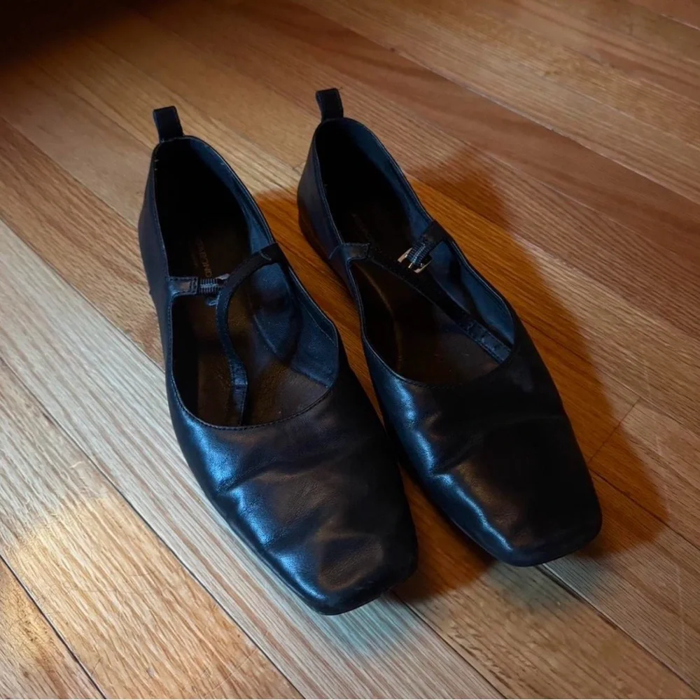 Black Flats - Picture 2 of 5
